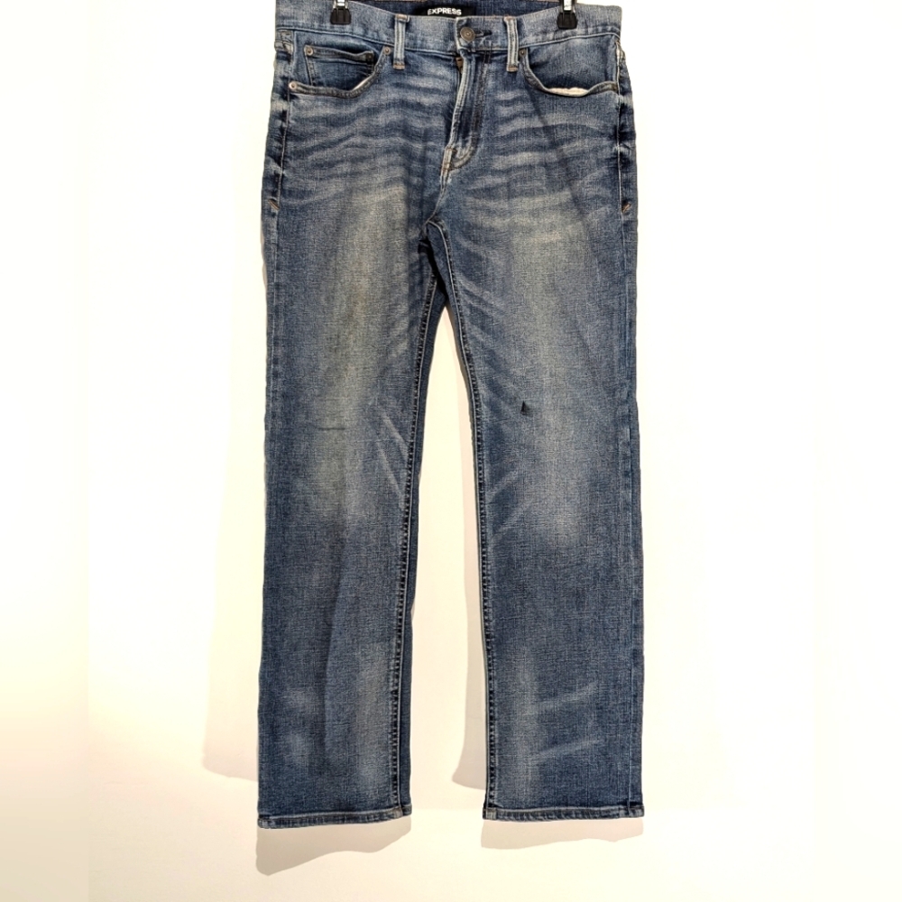 Express Classic Straight Fit Boot Cut Jeans – Distressed Medium Blue Wash
